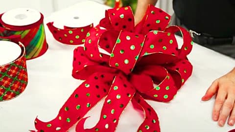 How To Make A Large Decorative Christmas Bow | DIY Joy Projects and Crafts Ideas