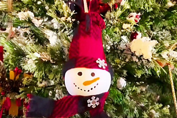 How To Make A Snowman Lightbulb - Easy Christmas Ornament Ideas - DIY Snowman Ornament