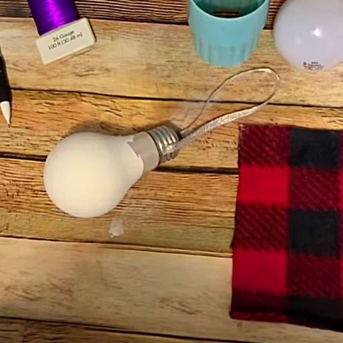 How To Make A Snowman Lightbulb - Easy Christmas Ornament Ideas - DIY Snowman Ornament