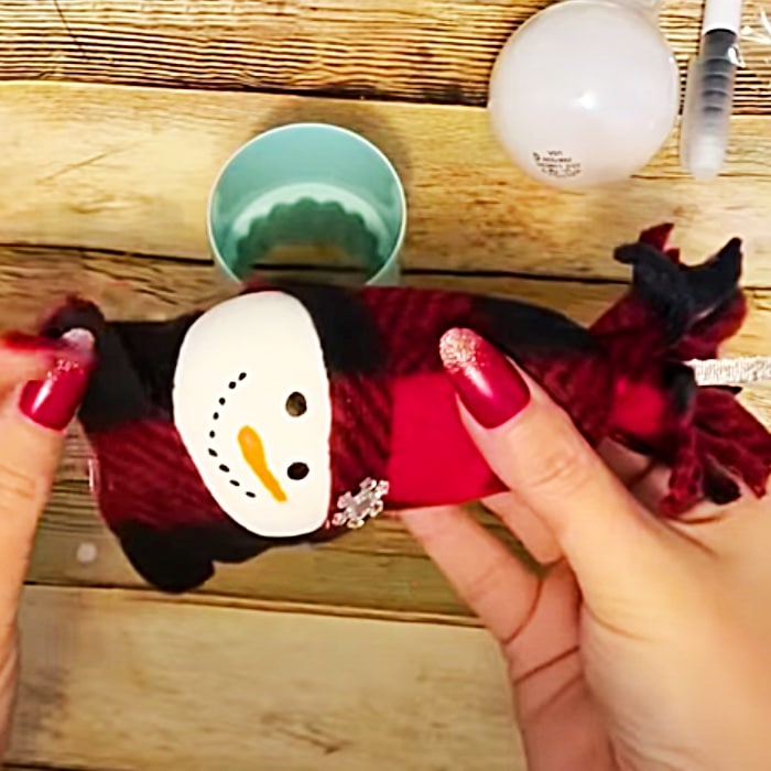 How To Make A Snowman Lightbulb - Easy Christmas Ornament Ideas - DIY Snowman Ornament