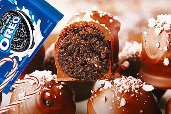 Oreo Peppermint Balls Recipe - Homemade Candy Ideas - Holiday Baking Ideas