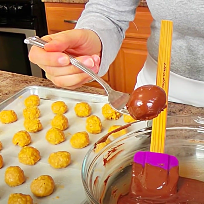 Crispy Chocolate Peanut Butter Balls Recipe - Holiday Candy Ideas - Homemade Reese's Crispy Cups