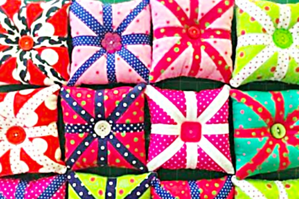 Mini Quilt Block Pincushion - How To Make A Pincushion - Quilters Pincushion Ideas