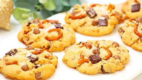 Pretzel Toffee Chocolate Chip Cookies Recipe | DIY Joy Projects and Crafts Ideas