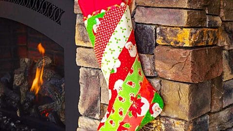 How To Make A Quilt-As-You-Go Christmas Stocking | DIY Joy Projects and Crafts Ideas