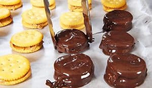 3-Ingredient Ritz Cracker Peanut Butter Chocolate Cookies