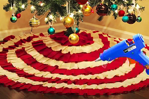 How To Make A No Sew Ruffled Christmas Tree Skirt - DIY Tree Skirt - Christmas Decor Ideas