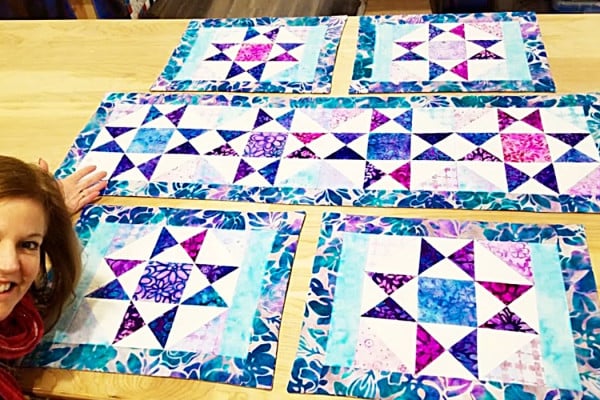 How To Make A Charm Pack Table runner And Placemats - Easy Quilting Ideas - Free Quilted Table runner Pattern