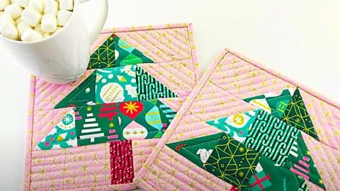 Scrappy Christmas Tree Mug Rugs With Free Pattern | DIY Joy Projects and Crafts Ideas