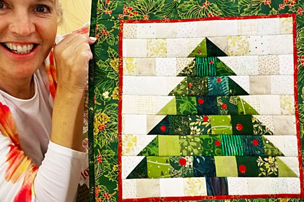 Last Minute Christmas Tree Quilt - DIY Christmas Decor - Easy Holiday Quilting Ideas