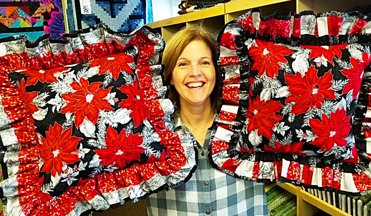 Triple Ruffled Pillow With Donna Jordan | DIY Joy Projects and Crafts Ideas