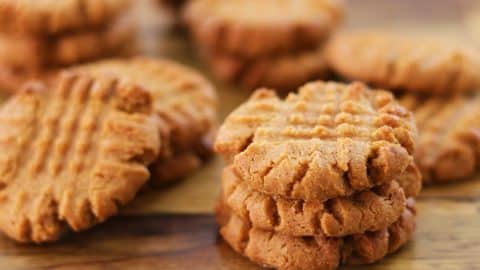 3-Ingredient Peanut Butter Cookie Recipe | DIY Joy Projects and Crafts Ideas