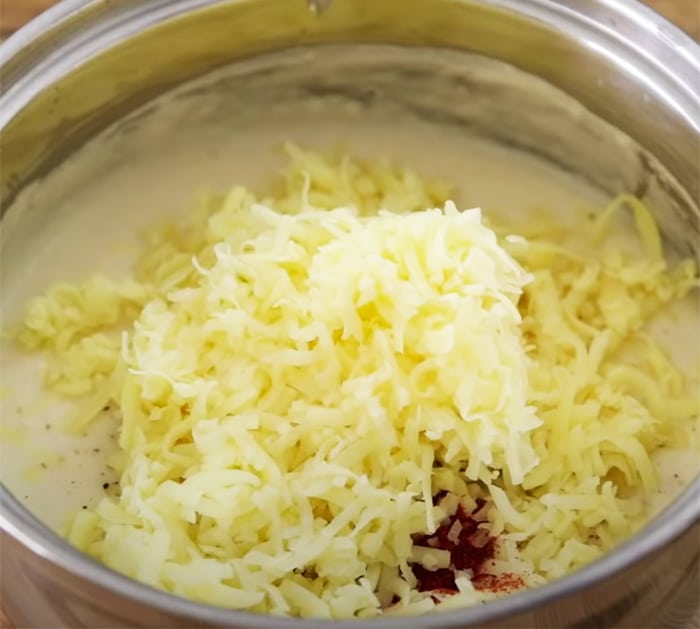 How To Make A Cheese Roux Sauce - How To Make Cheesy Cauliflower Bake