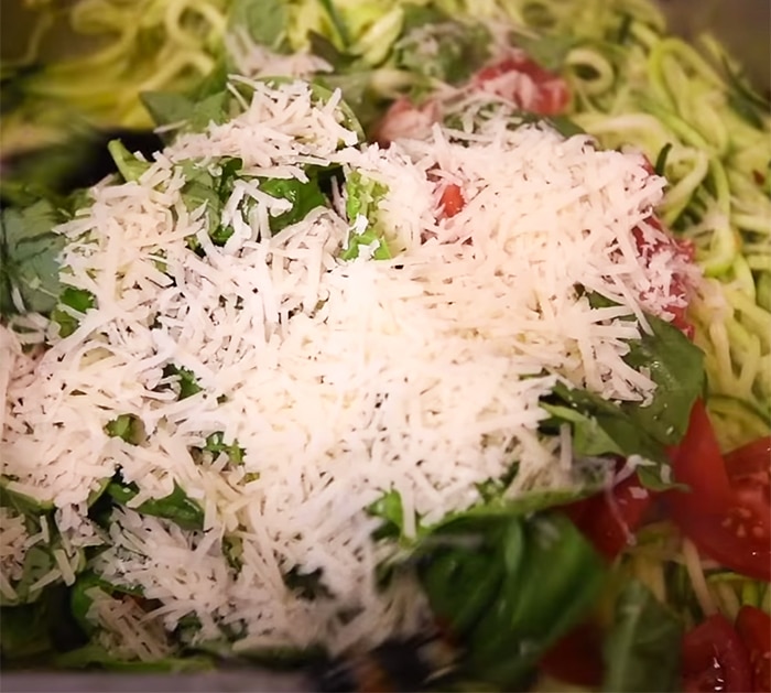 How To Make Garlic Parmesan Zucchini Noodles - guilt free Recipes - Garlic Noodles