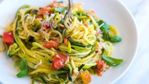 Guilt-Free Garlic Parmesan Zucchini Noodles Recipe | DIY Joy Projects and Crafts Ideas
