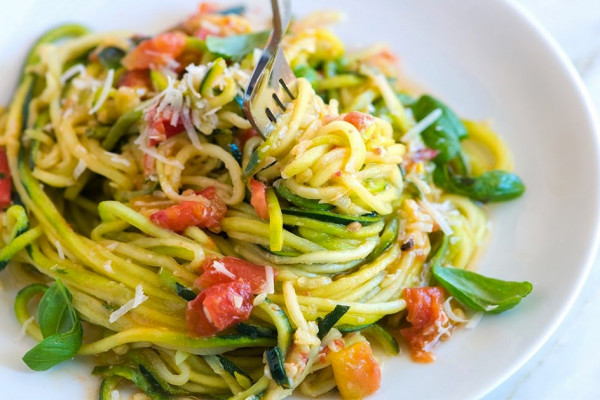 Guilt-Free Garlic Parmesan Zucchini Noodles Recipe - How to Make Zucchini Noodles - Low carb Recipes