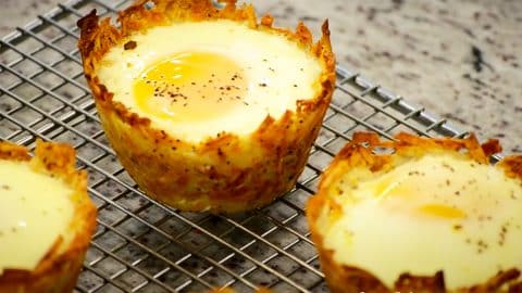 How To Make Hash Brown Breakfast Cups | DIY Joy Projects and Crafts Ideas