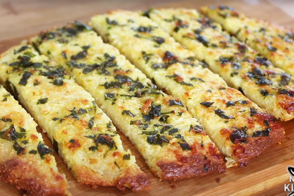 Low-Carb Garlic Bread Recipe - Keto Recipes - Garlic Bread Recipes
