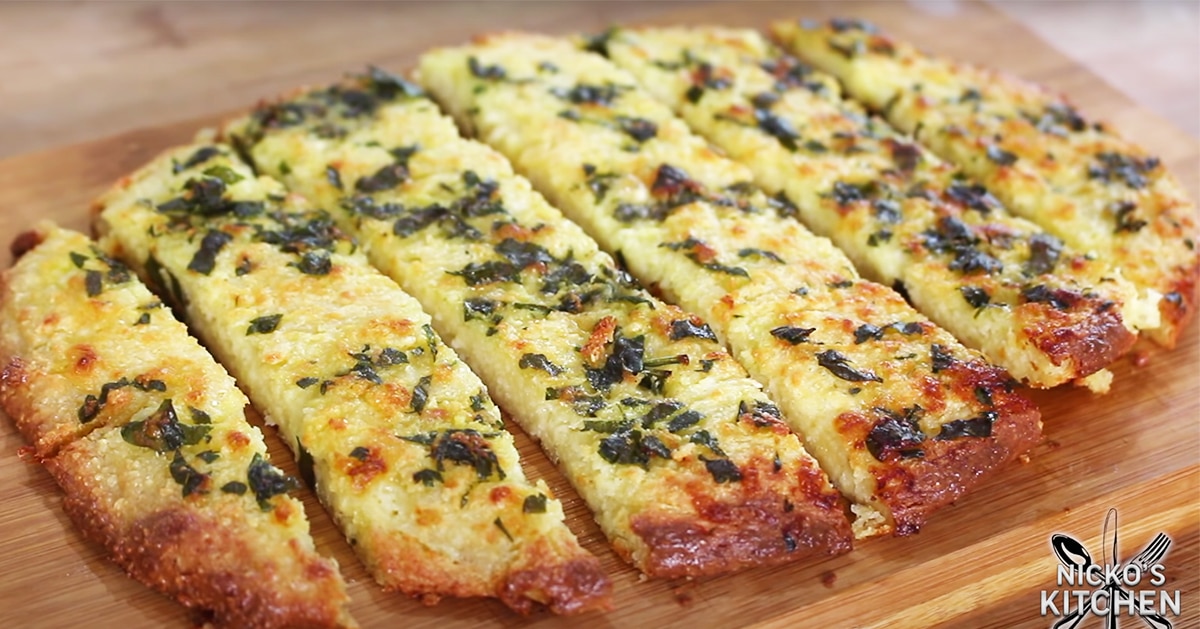 Low-Carb Garlic Bread Recipe | DIY Joy Projects and Crafts Ideas