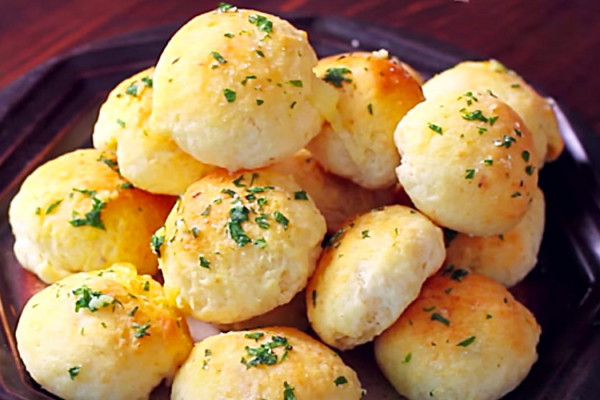 How To Make Garlic Cheese Bomb Rolls - Cheese Roll Recipe - Dinner Roll Recipe