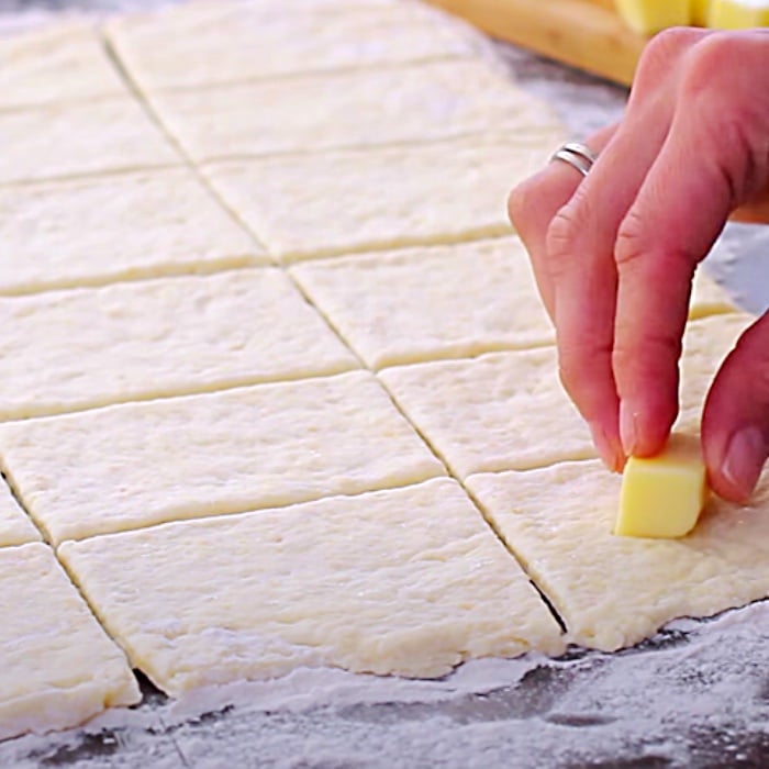 Easy Garlic Cheese Roll Recipe - How To Make Homemade Rolls - Easy Bread Recipe