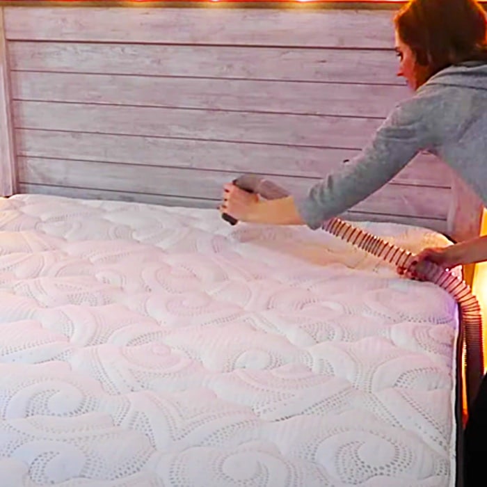 How To Clean A Mattress With Baking Soda - Easy Way To Clean A Mattress - Easy Cleaning Hacks