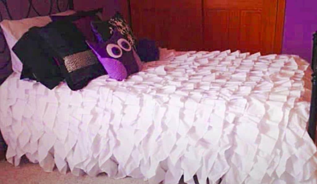 How To Make a Ruffled Bedspread - Sheet Bedspread - DIY Bedspread