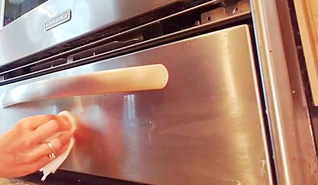 How To Remove Rust From Metal Appliances - Clean Off Rust - Easy Household Cleaning Hacks