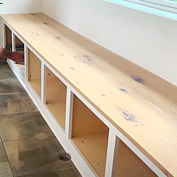 DIY Storage Shelf Seat - How To Build Storage Space - Easy Woodworking Ideas