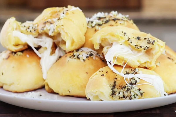 10-Minute Cheese Stuffed Biscuit Recipe - Canned Biscuits Recipe - 10 minute Recipes