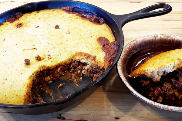 Chili Cornbread Skillet Bake Casserole Recipe - Casserole Recipes - Chili recipes