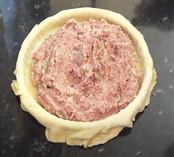 How To Make Corned Beef and Potato Pie - Savory Pie Recipes