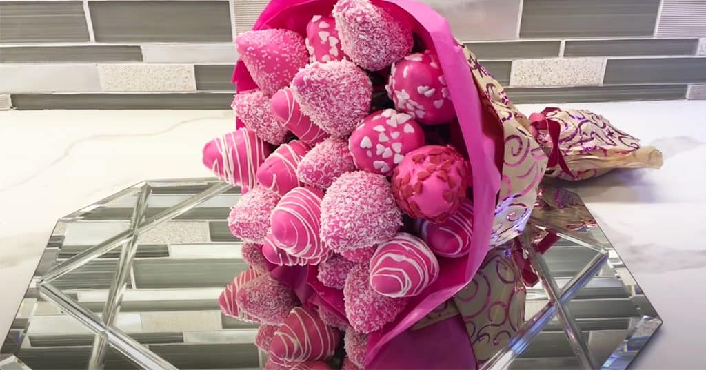 DIY Chocolate Covered Strawberry Bouquet - Chocolate Covered Strawberries Recipe