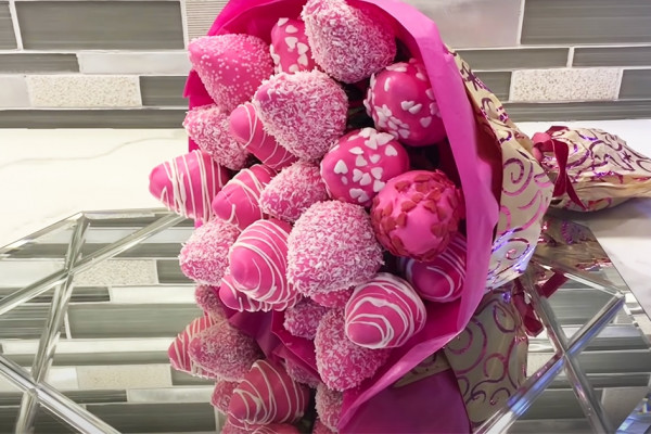 DIY Chocolate Covered Strawberry Bouquet - Chocolate Covered Strawberries Recipe