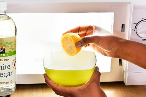 How To Clean A Microwave With Lemon And Vinegar - DIY Cleaning - Natural Kitchen Cleaning