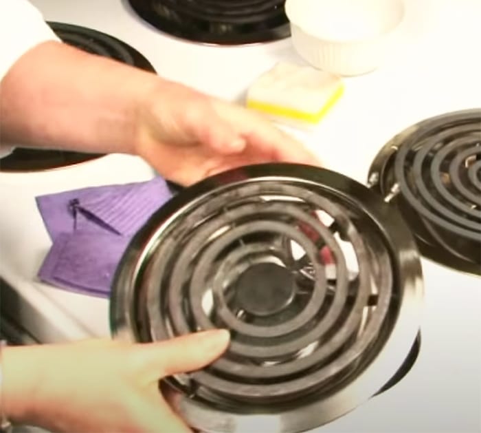 Use Baking Soda to Remove Stains on Enamel Stove Top - Stove top cleaning - Natural Kitchen Cleaning