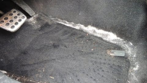 How To Clean Winter Salt Stains On Car’s Carpet | DIY Joy Projects and Crafts Ideas