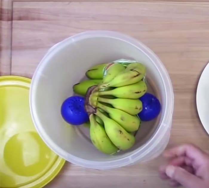 How To Keep Bananas Fresh ~ How To Store Bananas ~ How To Keep Bananas From Turning Brown