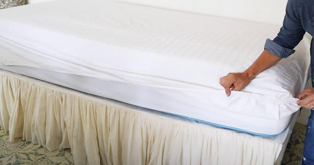 How To Make A Fitted Sheet From A Flat Sheet - DIY Fitted Sheet - DIY Sewing