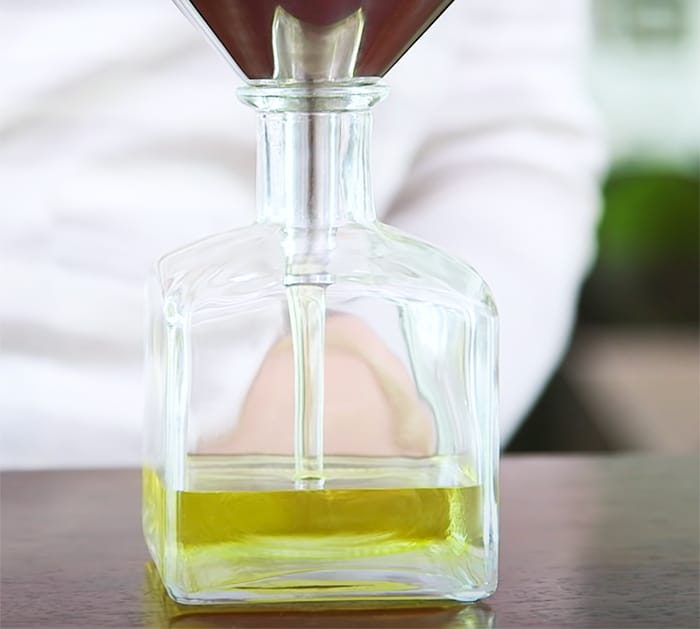 Easy Ways To Use Essential Oils - DIY Essential oils Home products - DIY Air Freshener