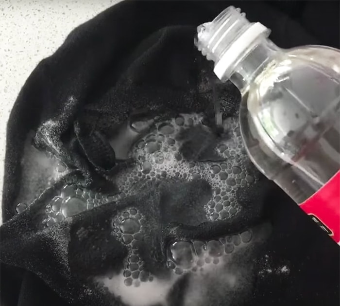 DIY Deodorant Build on Clothes - Use Baking Soda and Vinegar to remove deodorant
