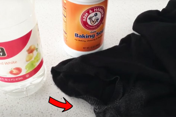 How To Remove Deodorant Build Up From Dark Clothing - DIY Deodorant Removal Hack