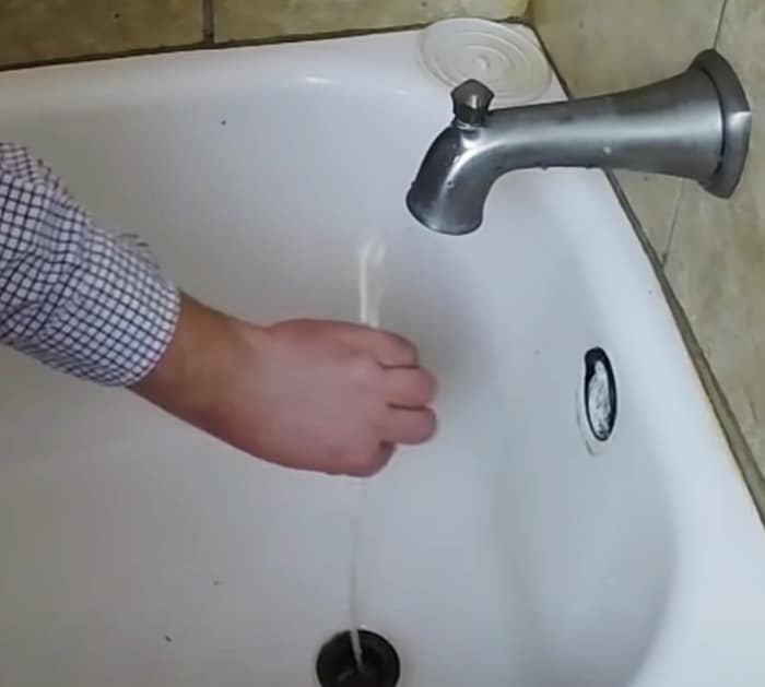 Tips and Tricks on How To unclog bathtub drain - Fast and Quick Way to Plunge a Drain - Remove Hair from Bathtub Drain