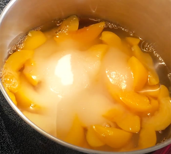 Mama's Old Fashioned Peach Cobbler Recipe | Southern Sassy Mama | Sweet Homemade Peach Cobbler