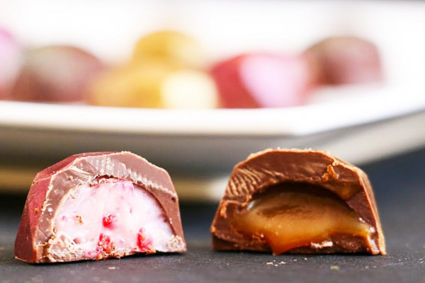 Raspberry And White Chocolate Truffles Recipe - Chocolate Truffles Recipes - Raspberry and White chocolate - Truffles Recipe