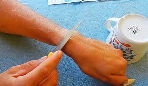 How To Sharpen Scissors And Knives With A Coffee Cup