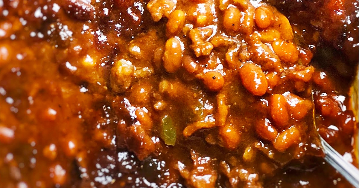 Southern-Style BBQ Baked Beans Recipe | DIY Joy Projects and Crafts Ideas