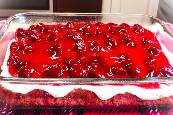 Strawberry Pie Cake Recipe - Strawberry Desserts - Pie Recipes