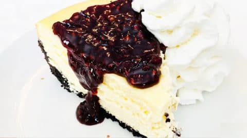 White Chocolate Cheesecake With Chocolate Raspberry Sauce Recipe | DIY Joy Projects and Crafts Ideas