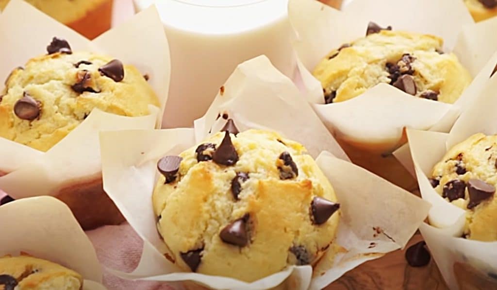 Chocolate Chip Muffin Recipe - How To make Muffins - Easy Muffin Recipe